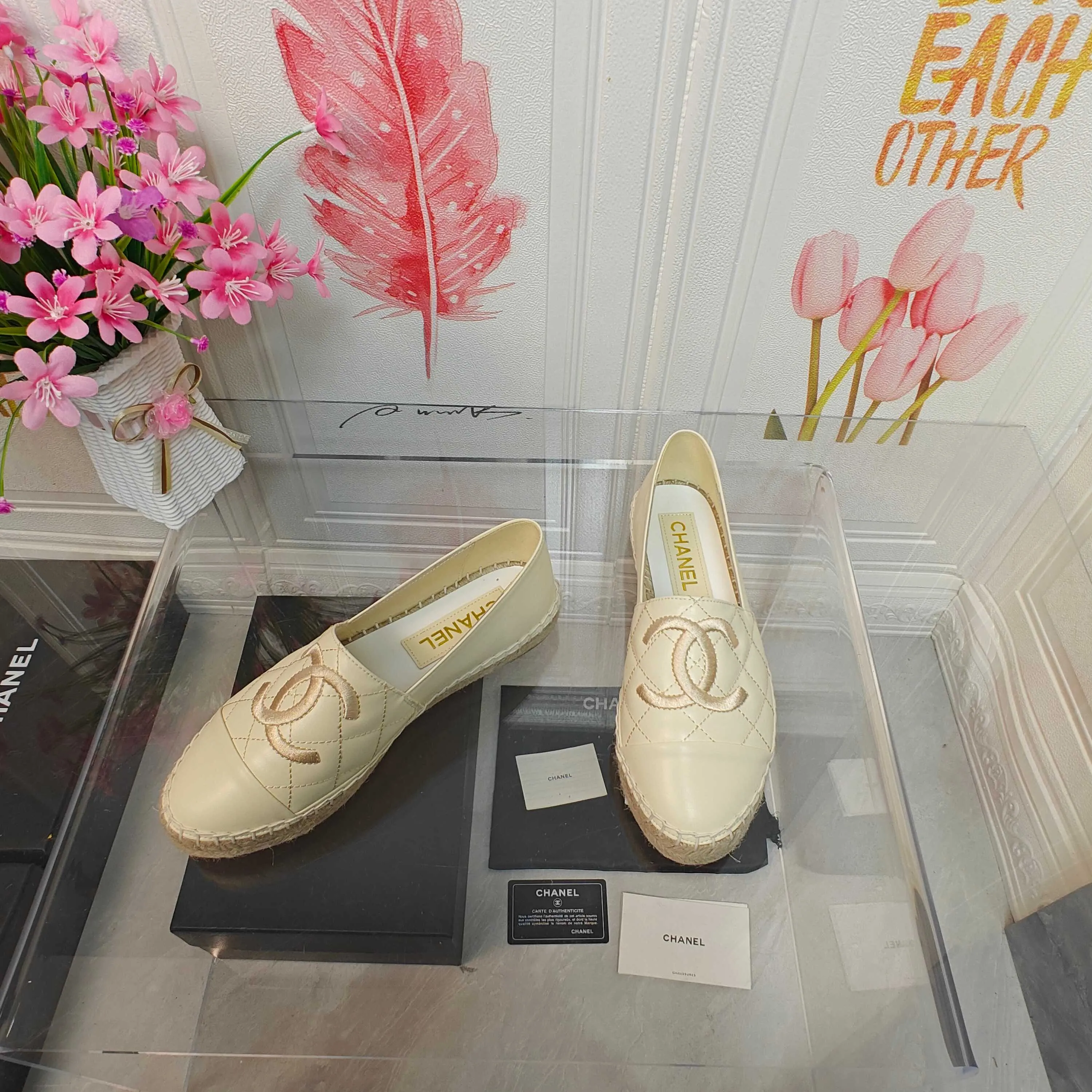 👟👟Ex-factory price 400👟👟 CHANEL 2025 early spring new fisherman shoes, top version 👏👏The inner pads are all made of original imported goatskin! Number of codes: 35 - 40 (codes 34, 41, and 42 can be customized without return or exchange) Standard codes come with a full set of packaging
